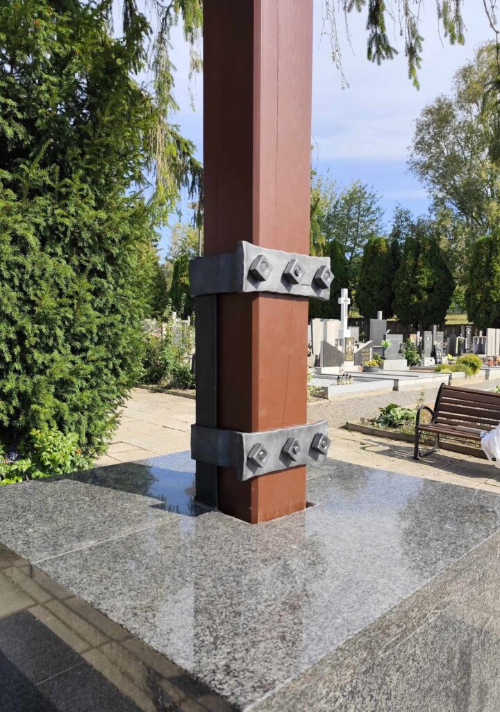 Kování na dřevěný kříž