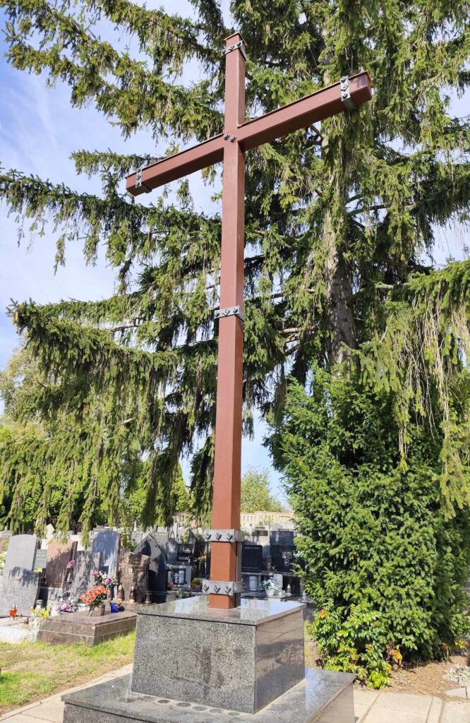 Kování na dřevěný kříž