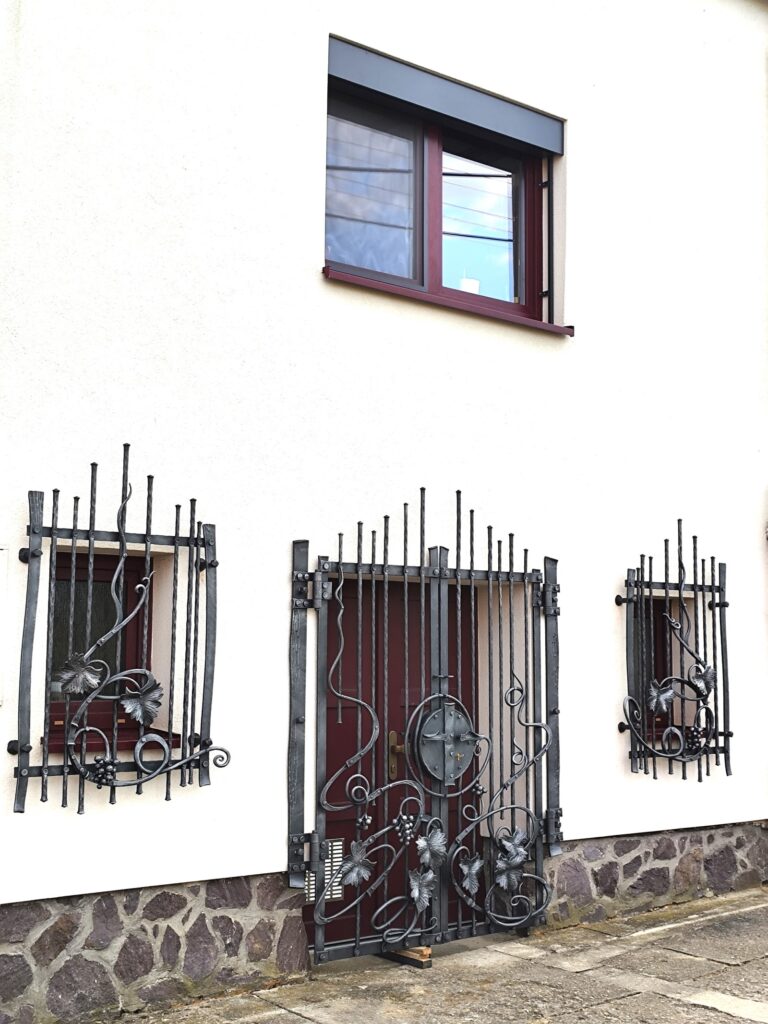 Mříže a brána do vinného sklepa