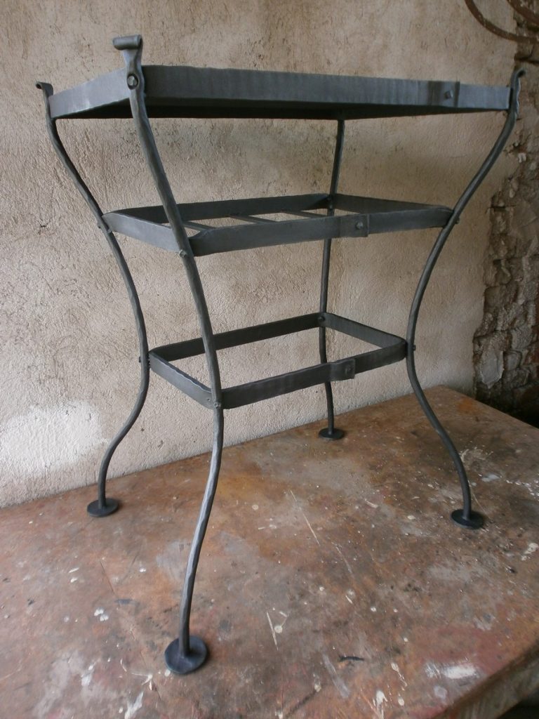 Kovaný stolek