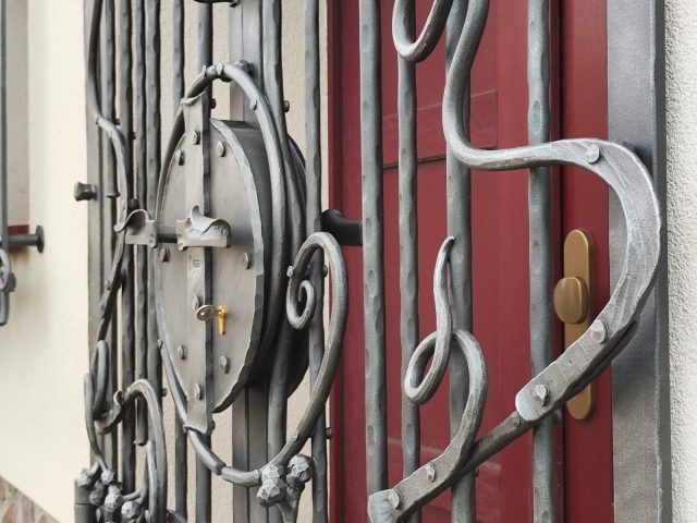 Luxusní kované mříže do vinného sklepa